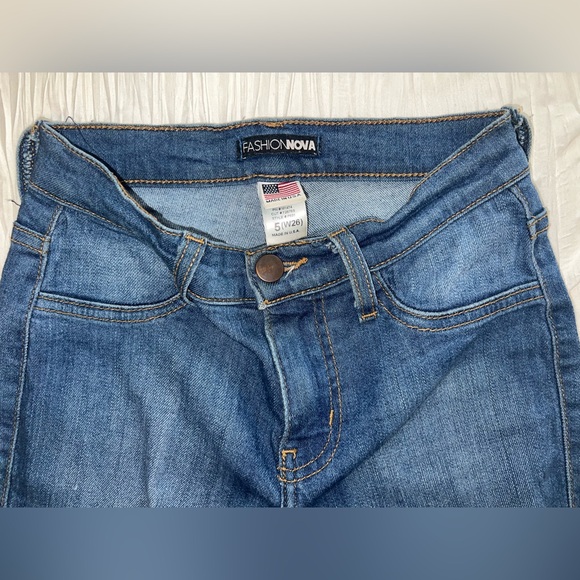 Fashion Nova Blue Skinny Jeans with Knee Distressing - Picture 4 of 4